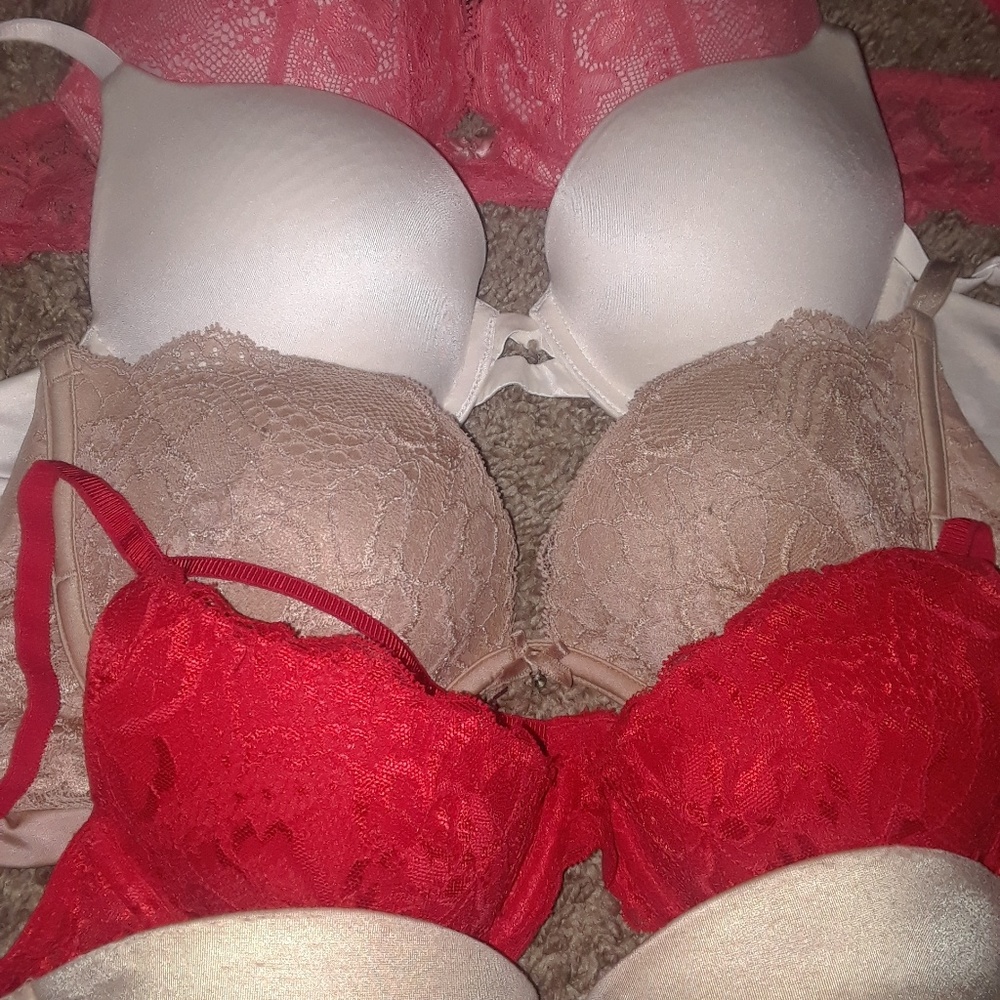 5 nice VS bras only $25 32B